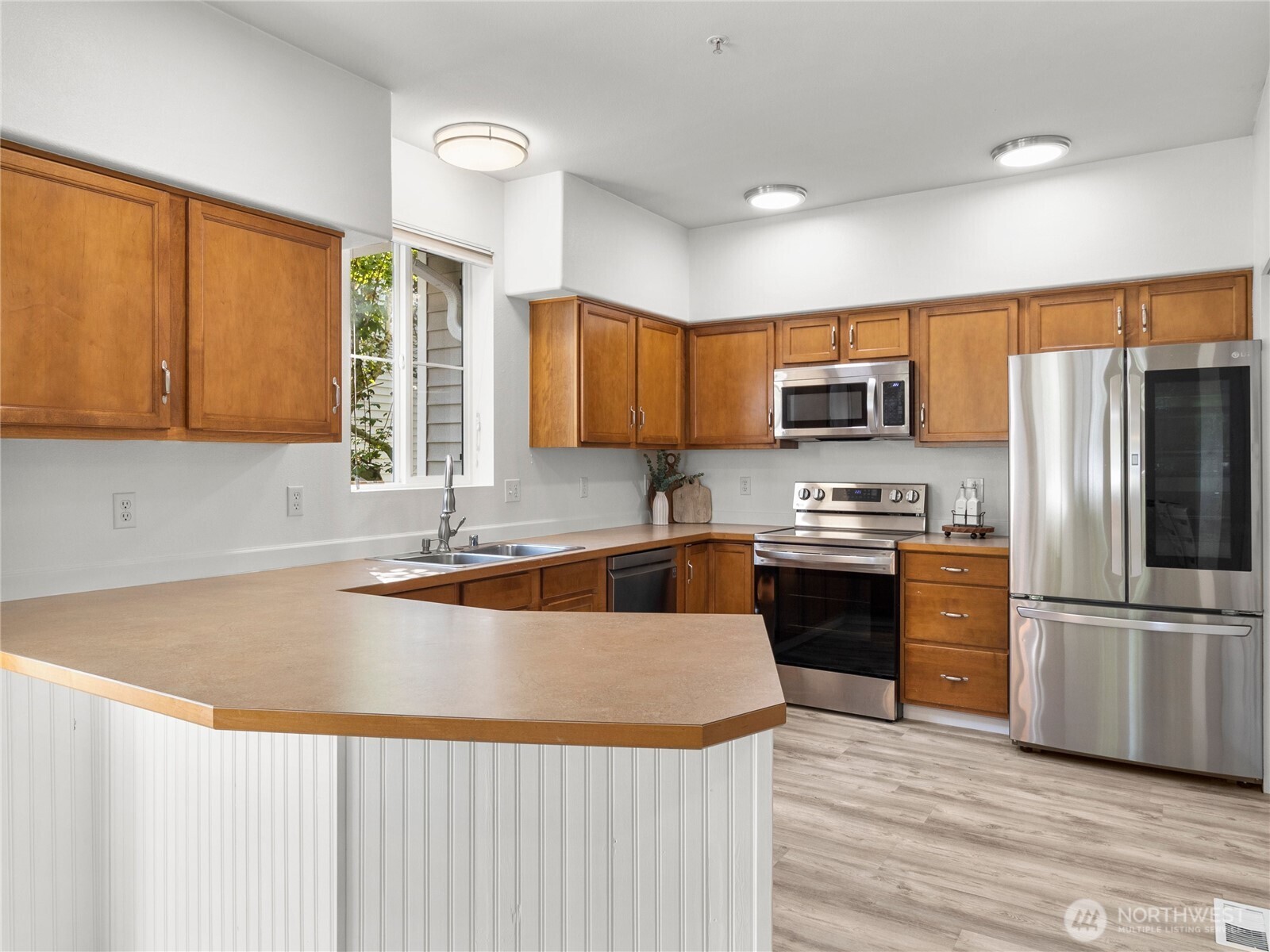 1331 Rowan Court DuPont, WA 98327 - Photo 10 of 31 a kitchen with granite countertop a refrigerator and a stove top oven