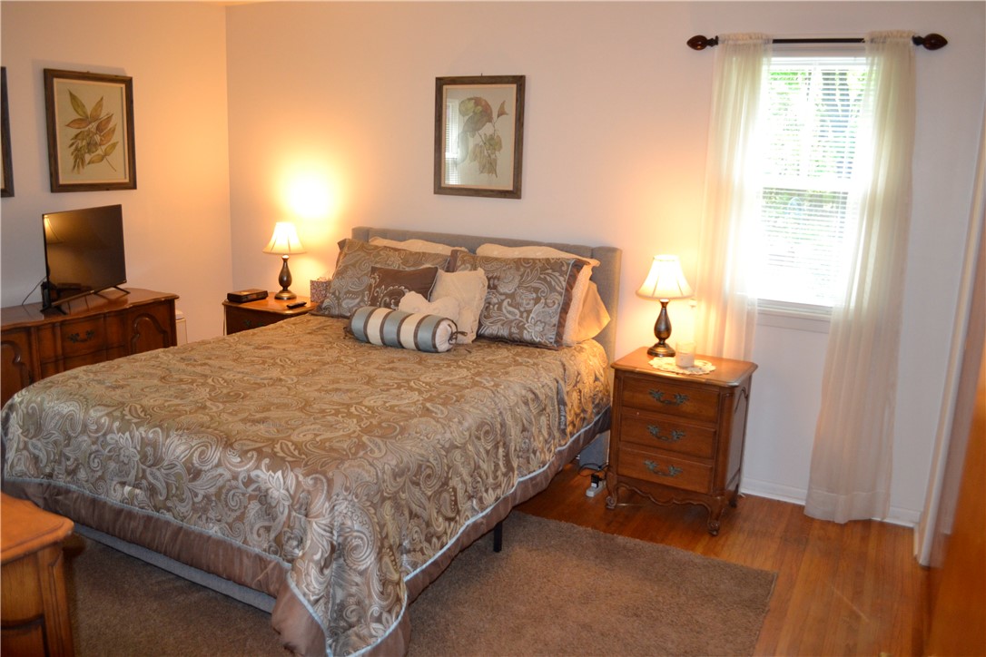 833 Dewitt Road Webster, NY 14580 - Photo 9 of 20 Primary bedroom