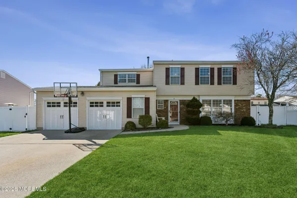 $725,000 | 11 Dantley Drive, Howell, NJ 07731