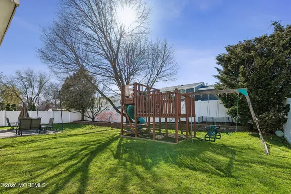$725,000 | 11 Dantley Drive, Howell, NJ 07731