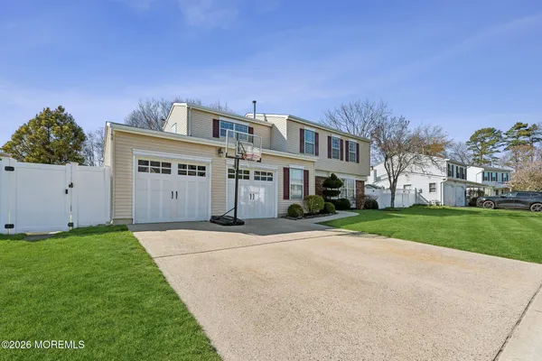 $725,000 | 11 Dantley Drive, Howell, NJ 07731