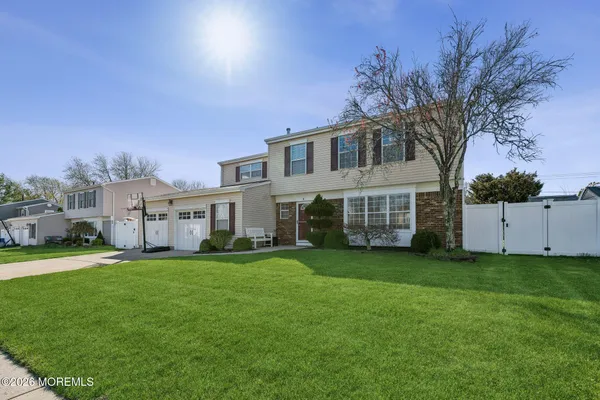 $725,000 | 11 Dantley Drive, Howell, NJ 07731