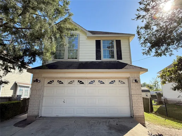 a view of a house with a tub