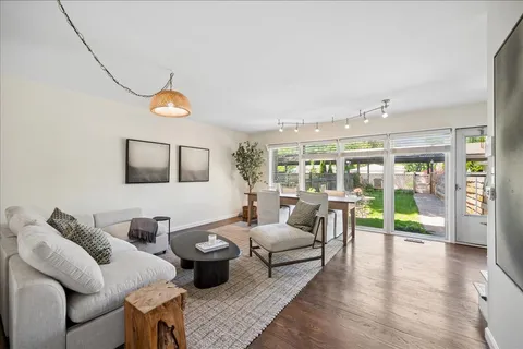 $385,000 | 1934 Lake Avenue, Wilmette, IL 60091