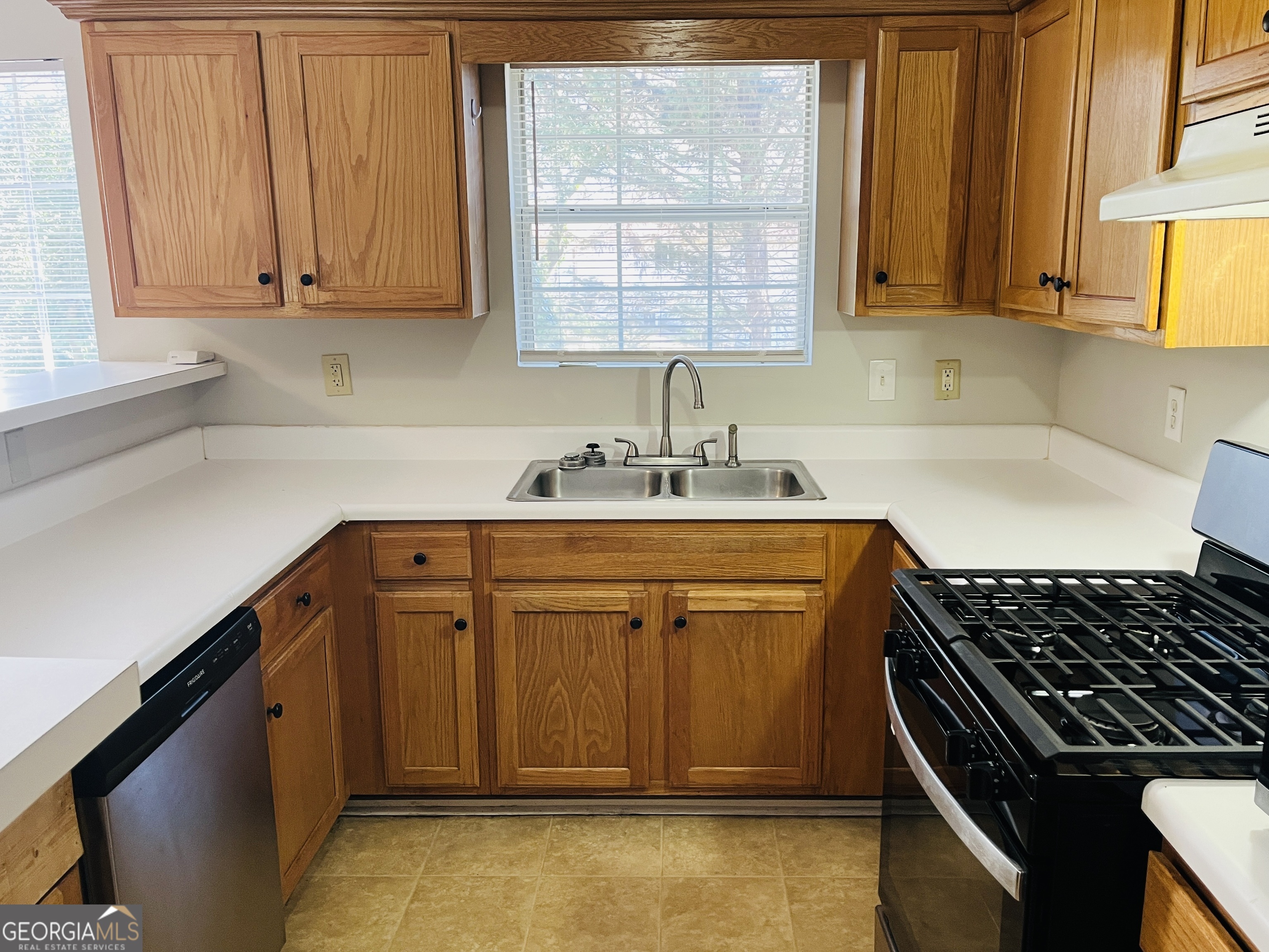 5612 Feldwood Road Atlanta, GA 30349 - Photo 12 of 44