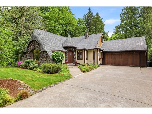 $1,250,000 | 6164 Southwest Capitol Highway, Portland, OR 97239
