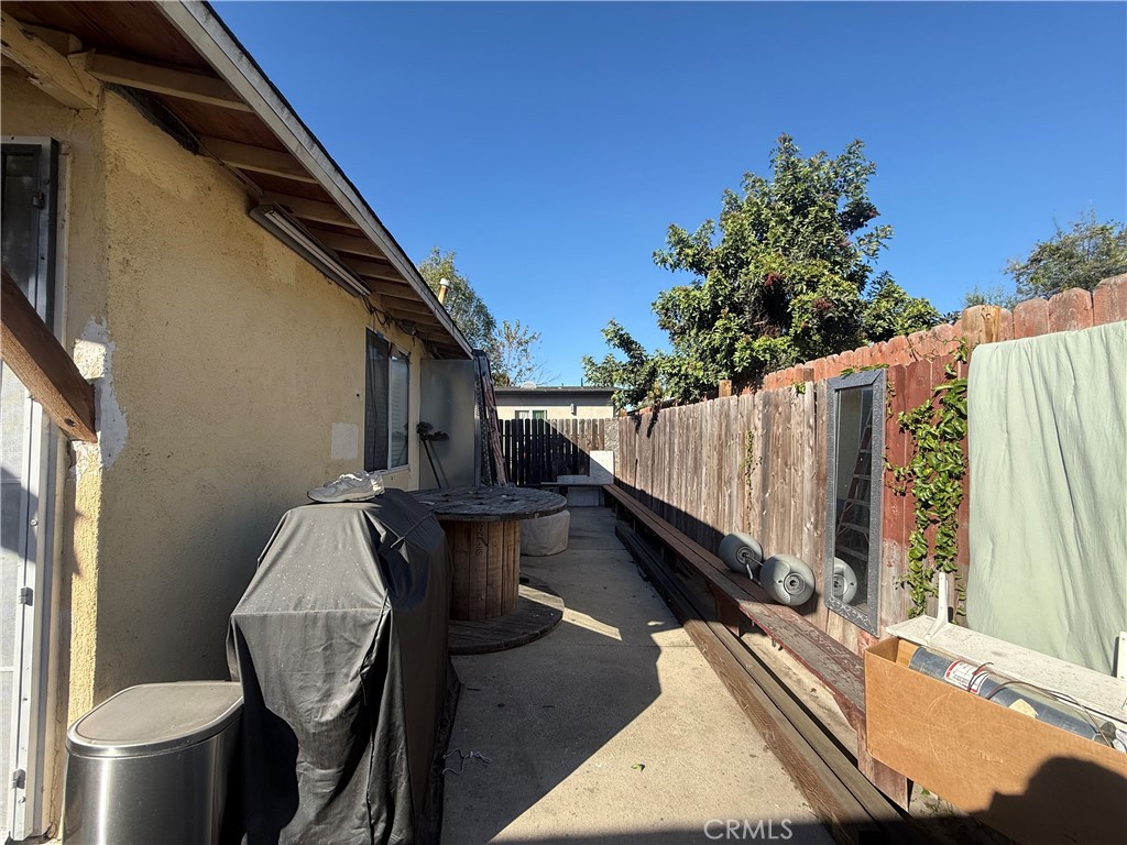 512 South Willowbrook Avenue Compton, CA 90220 - Photo 10 of 44