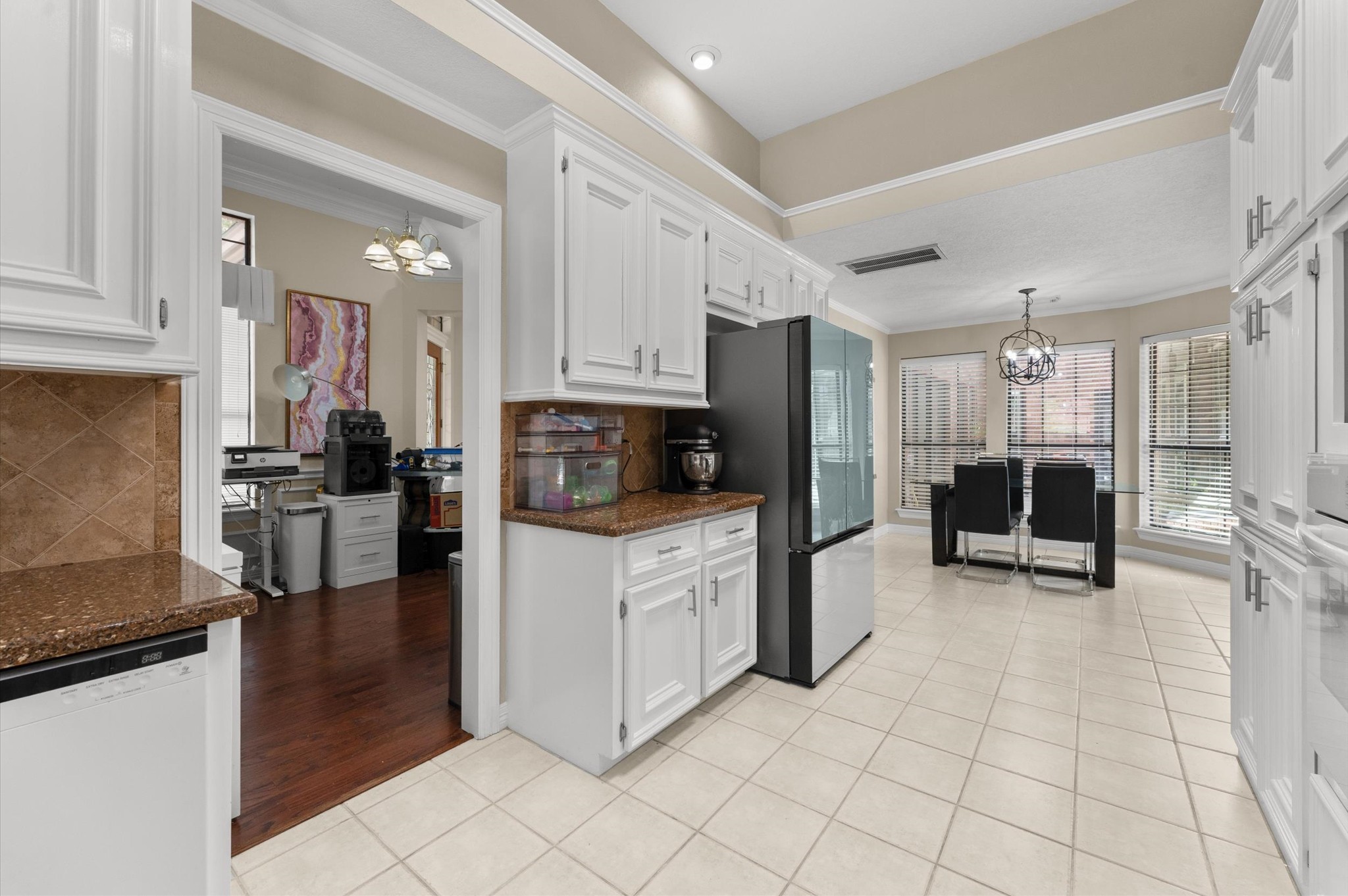 205 Oetken West Road Anahuac, TX 77514 - Photo 23 of 33 Granite countertops, durable tile backsplash and flooring makes for an easy to clean-perfect for everyday living.