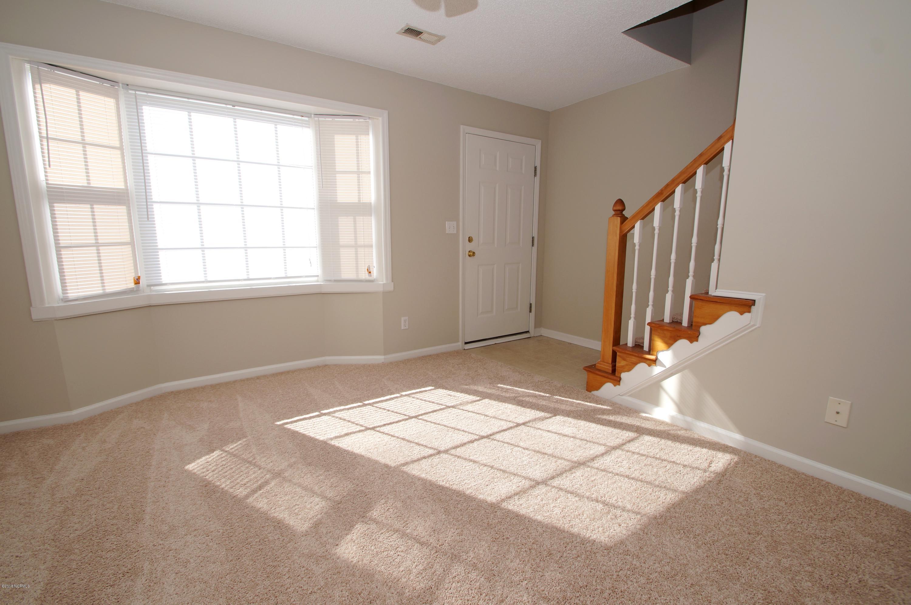 1015 Spring Forest Road, Unit F6 Greenville, NC 27834 - Photo 2 of 21 Large Living Room