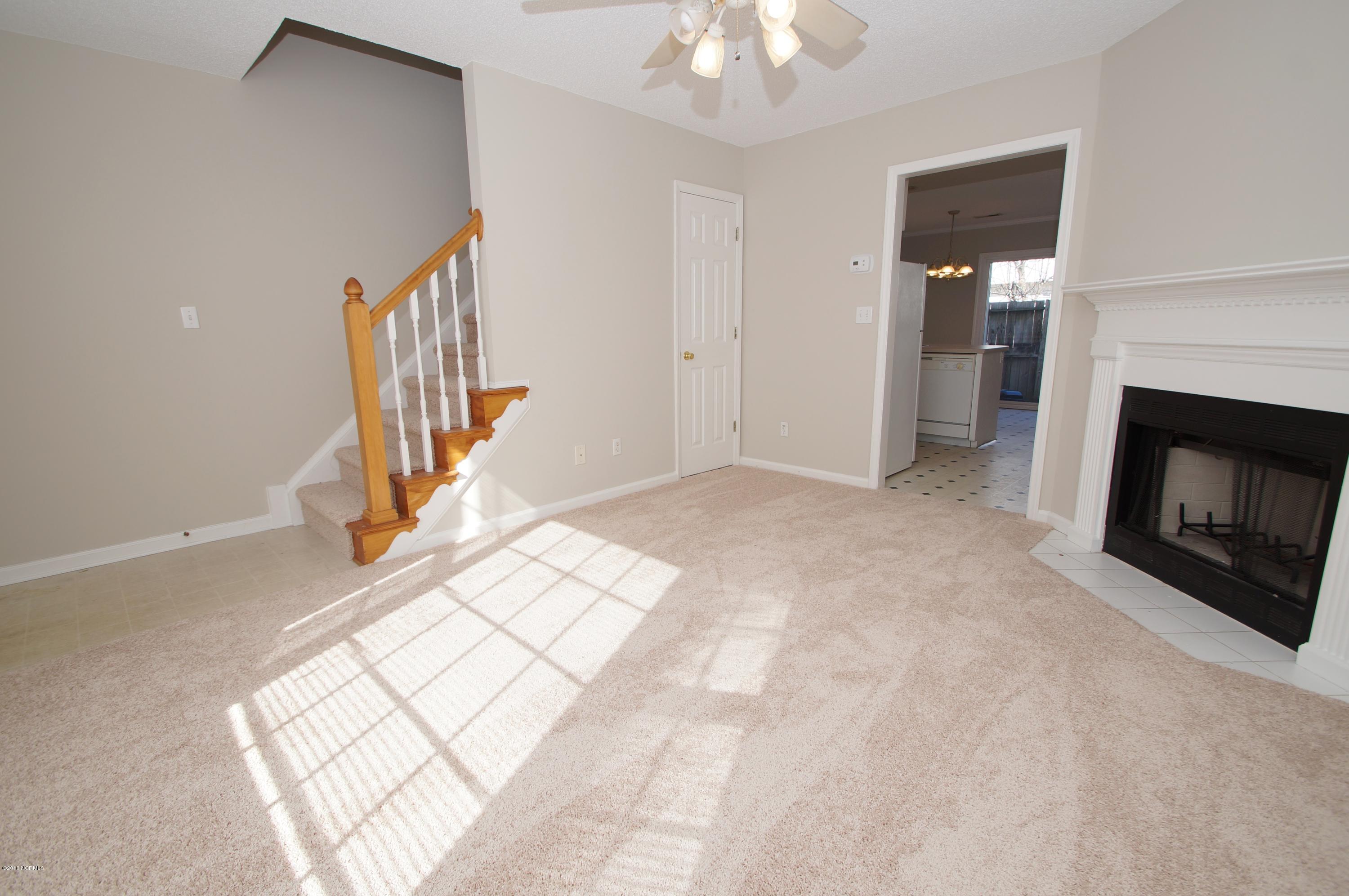 1015 Spring Forest Road, Unit F6 Greenville, NC 27834 - Photo 3 of 21 Cozy Living Room