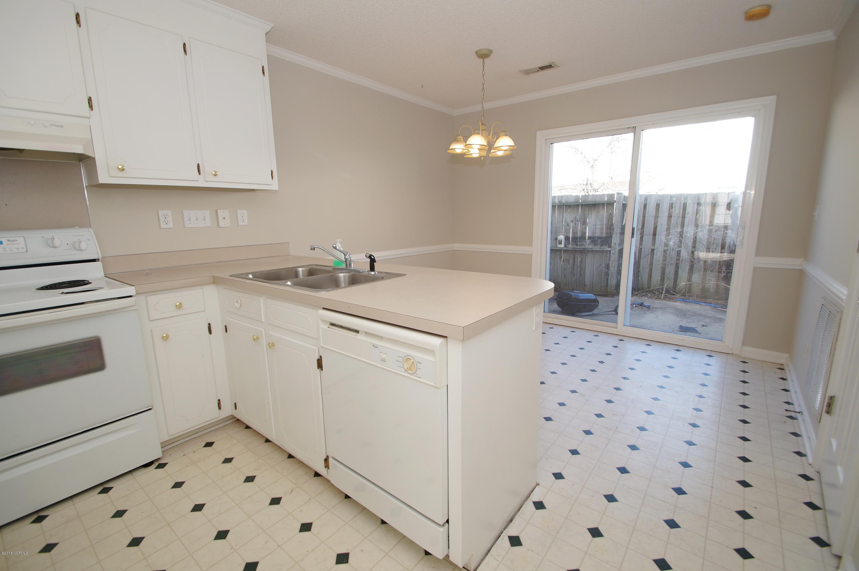 1015 Spring Forest Road, Unit F6 Greenville, NC 27834 - Photo 6 of 21 Large Open Kitchen