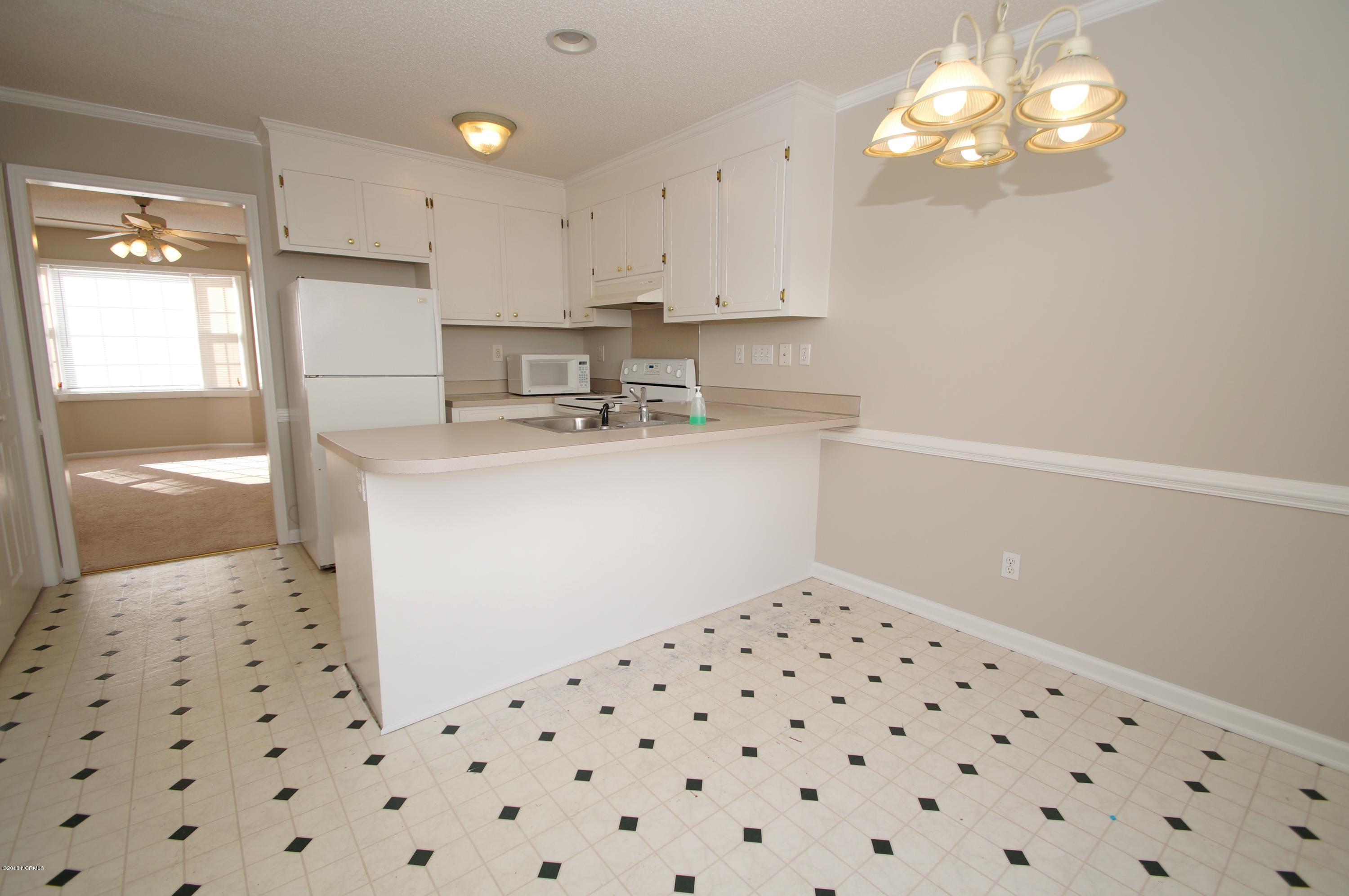 1015 Spring Forest Road, Unit F6 Greenville, NC 27834 - Photo 8 of 21 Dining Room