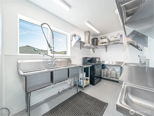 $1,499,000 | 5880 South 58th Avenue, West Richland, WA 99353