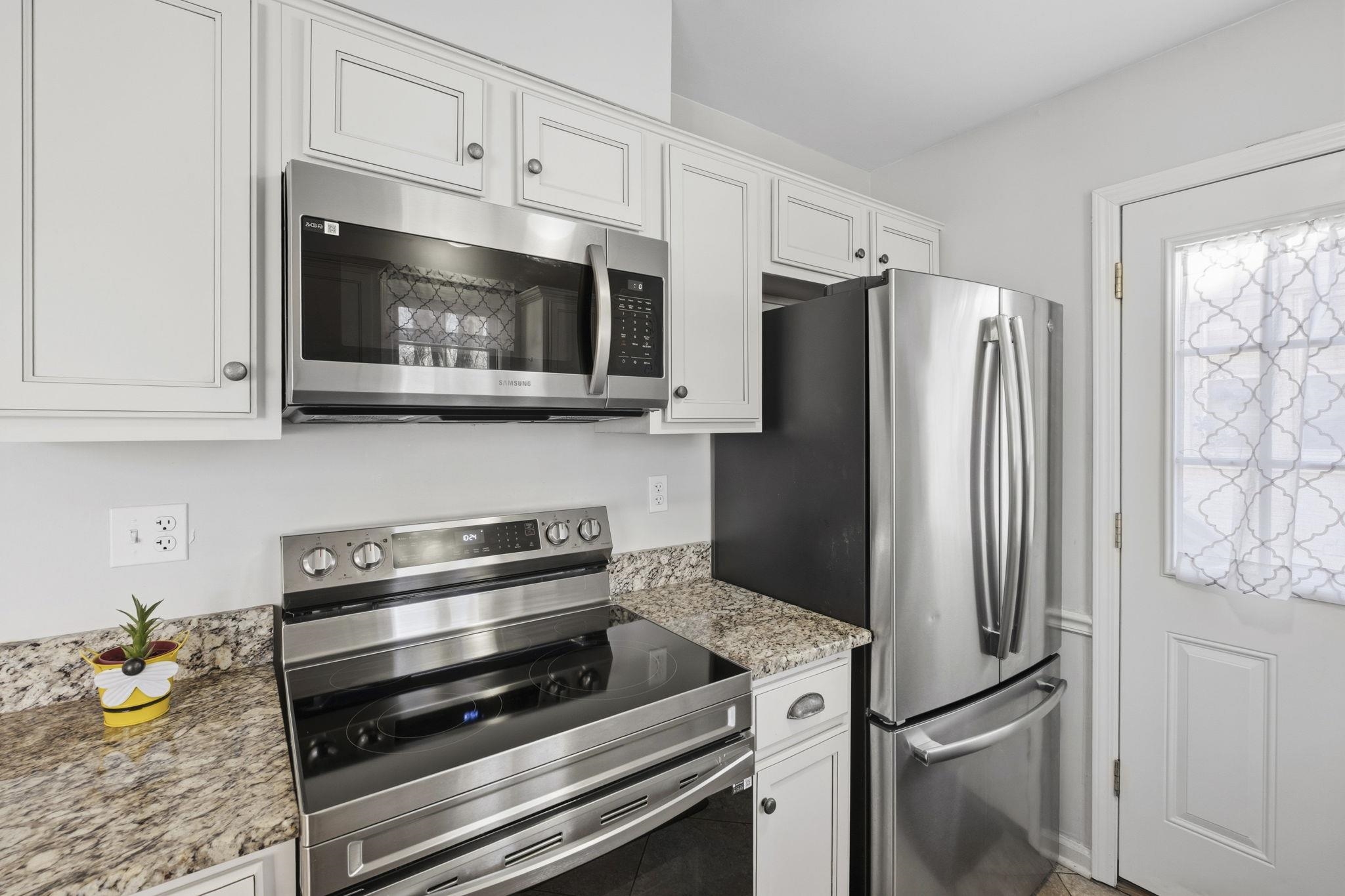 395 Alexander Street Memphis, TN 38111 - Photo 18 of 36 a kitchen with appliances a refrigerator and cabinets