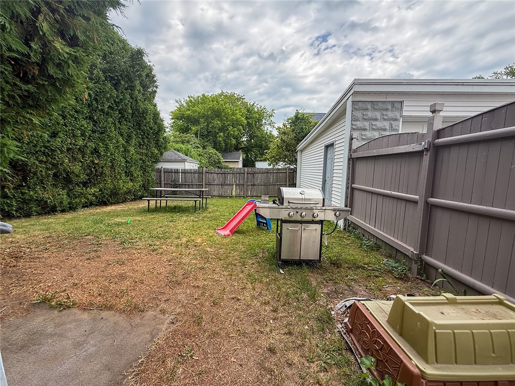 65 Bellingham Street Woonsocket, RI 02895 - Photo 4 of 48