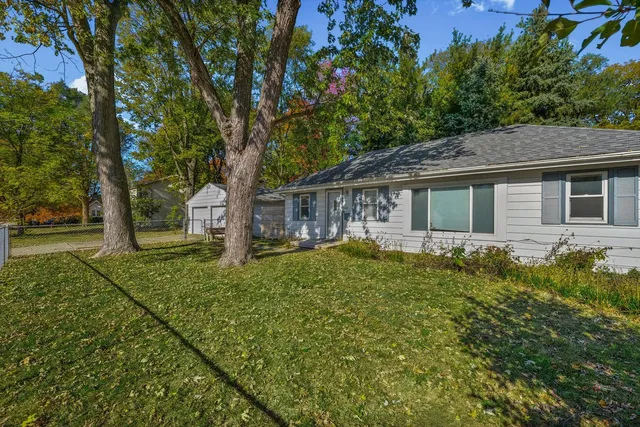 a view of a house with yard and tree s