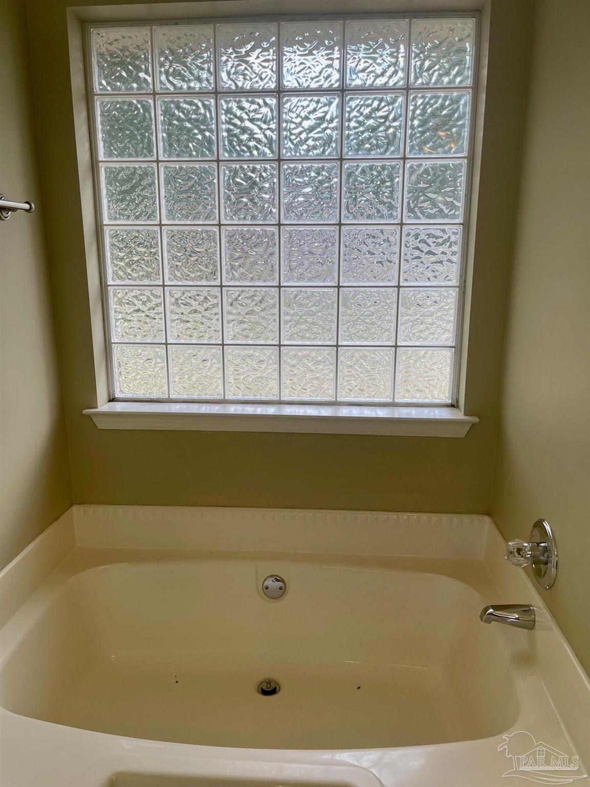 5162 Goshawk Drive Milton, FL 32570 - Photo 19 of 26 a bathroom with a bathtub