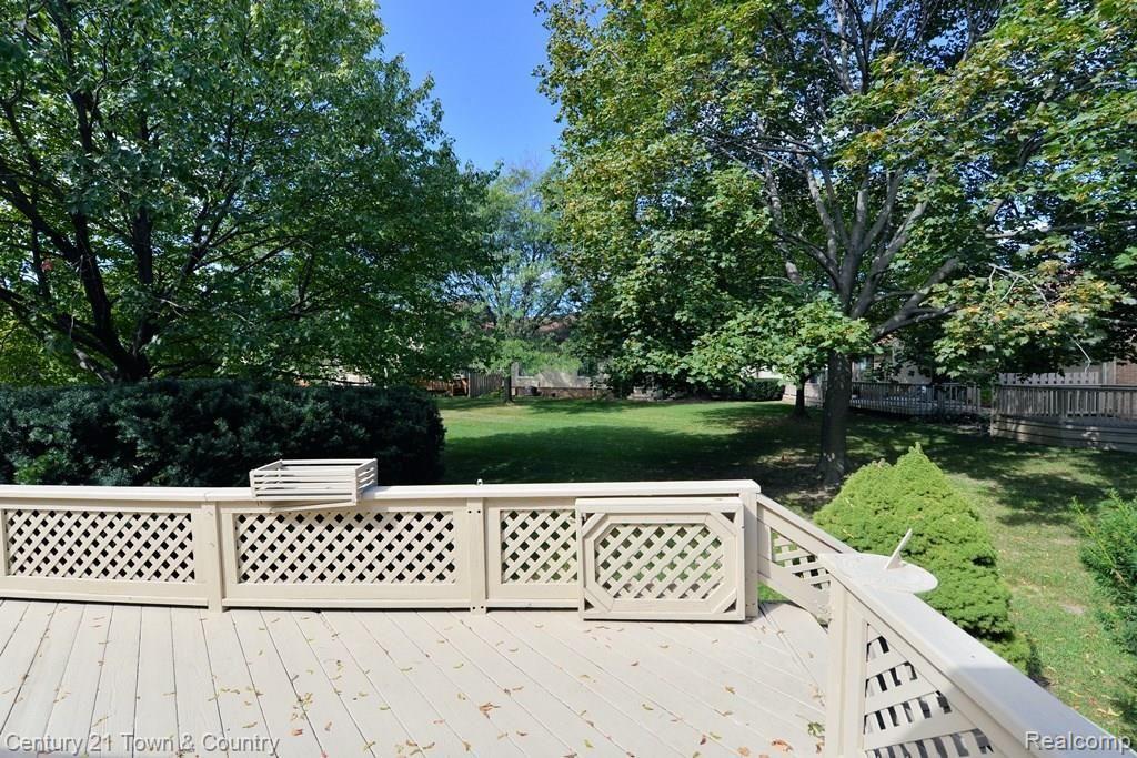 683 Tennyson, Unit 31 Rochester, MI 48307 - Photo 32 of 48 Fantastic private deck