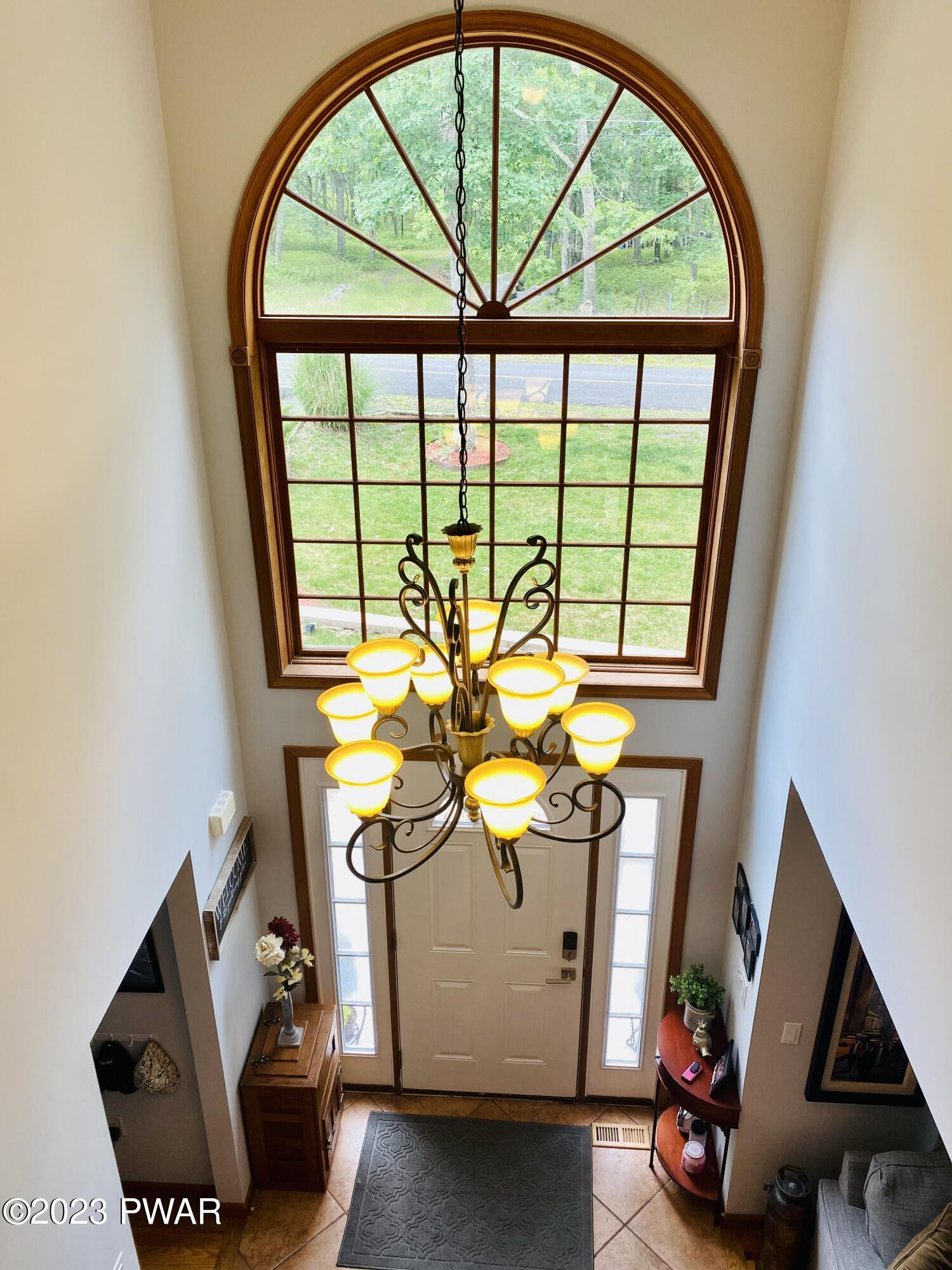 1529 Deer Run East Bushkill, PA 18324 - Photo 7 of 54