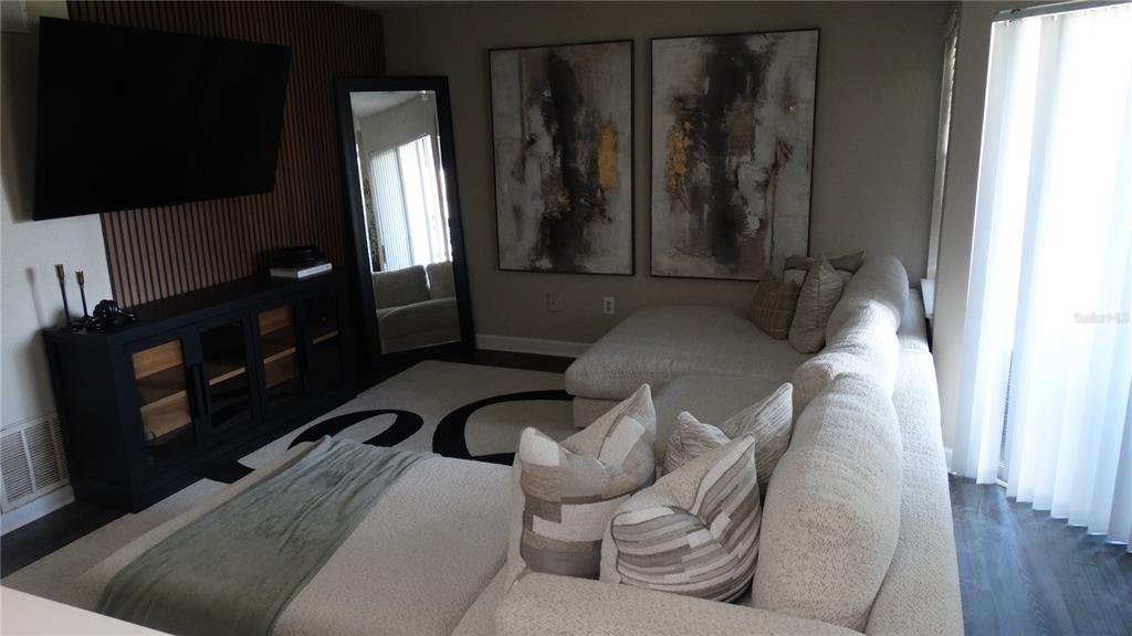 7240 Westpointe Boulevard, Unit 1125 Orlando, FL 32835 - Photo 5 of 33 a balcony with chairs