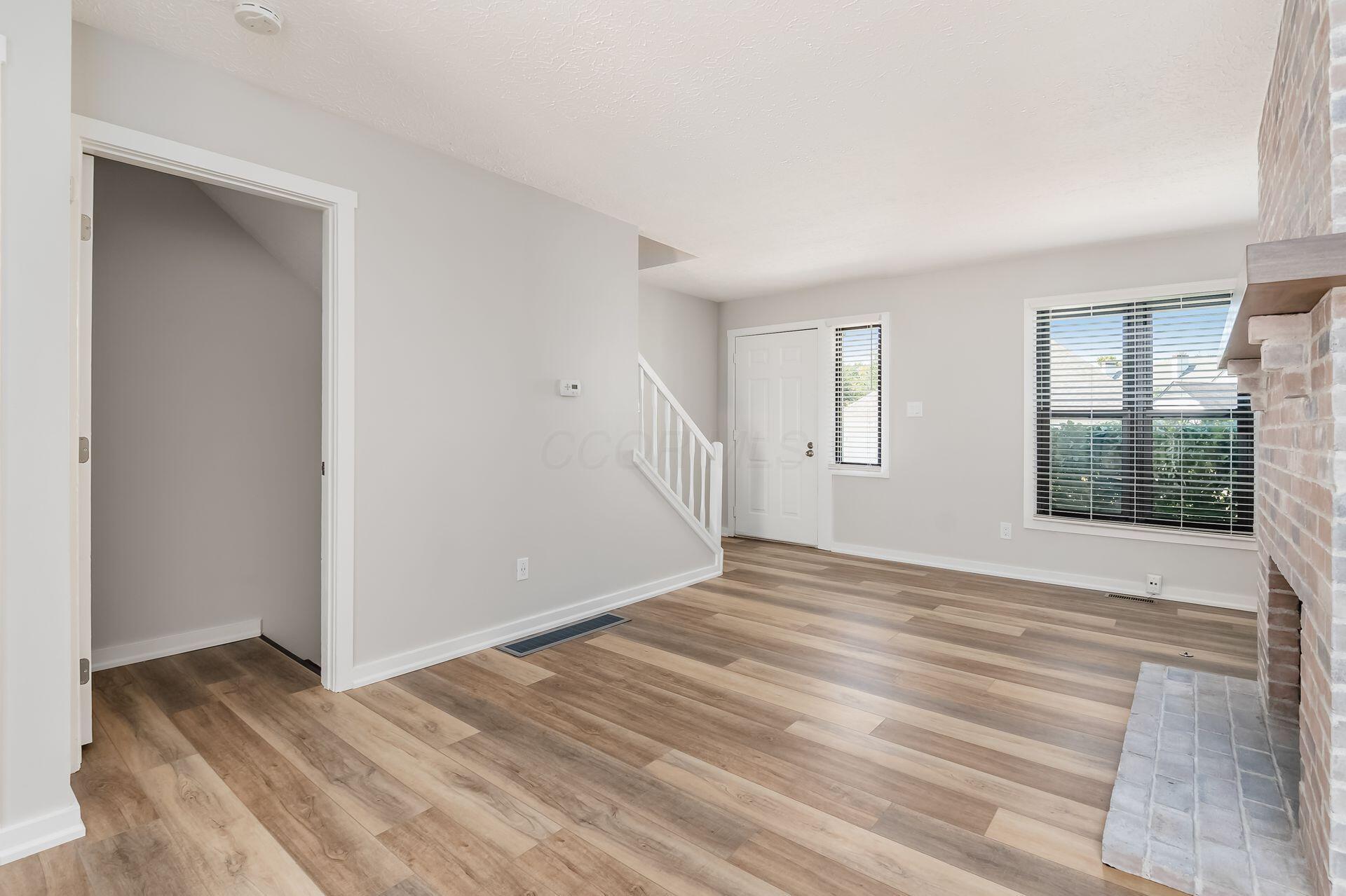 410 Edinburgh Road, Unit 410 Dublin, OH 43017 - Photo 4 of 22 Steps Upstairs