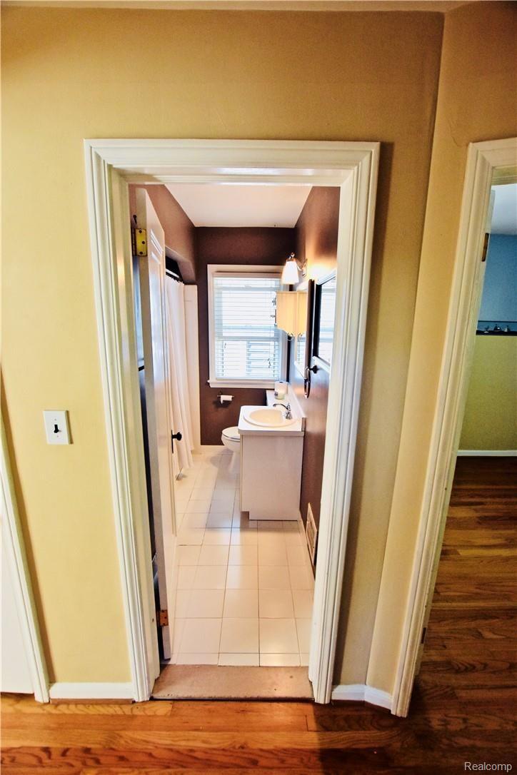2268 Cambridge Road Berkley, MI 48072 - Photo 9 of 17 fullsizeoutput_33b0.jpeg