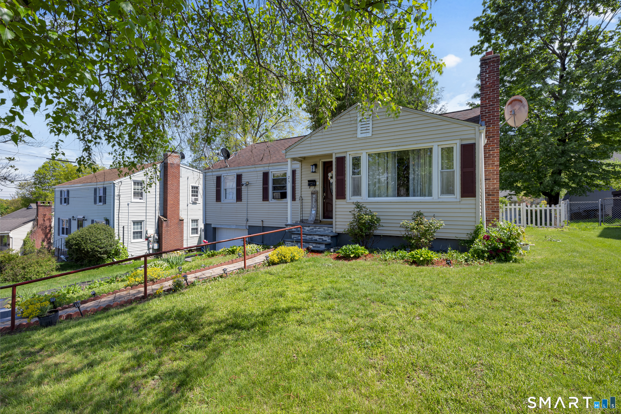 25 Crystal Street Wethersfield, CT 06109 - Photo 4 of 32
