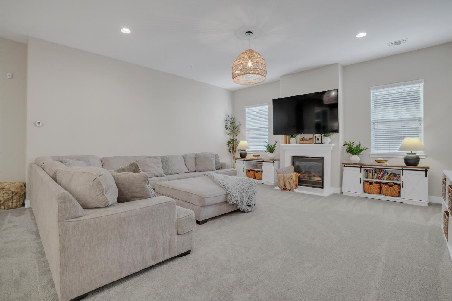 262 Gemstone Lane Ripon, CA 95366 - Photo 9 of 36