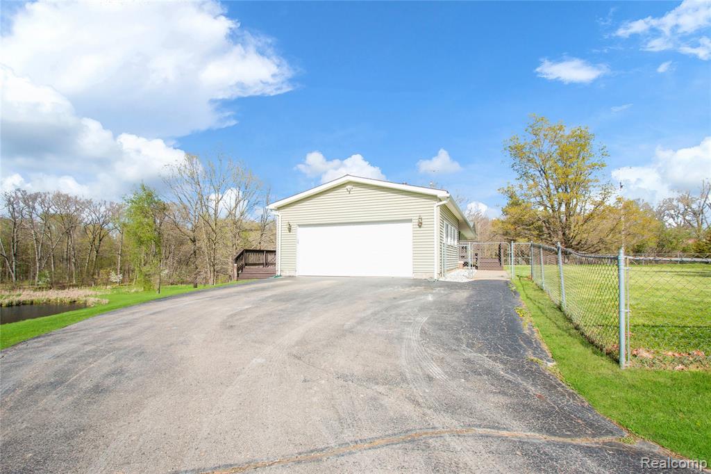 9093 Jordan Road Grand Blanc, MI 48439 - Photo 4 of 40