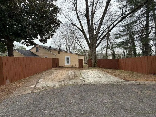 $1,800 | 1252 Lawrenceville-Suwanee Road, Lawrenceville, GA 30043