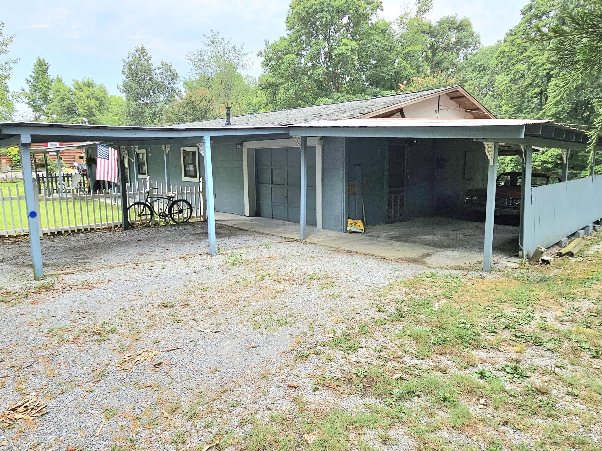1262 Johnson Road Southeast Cleveland, TN 37323 - Photo 23 of 34 a front view of a house with garden