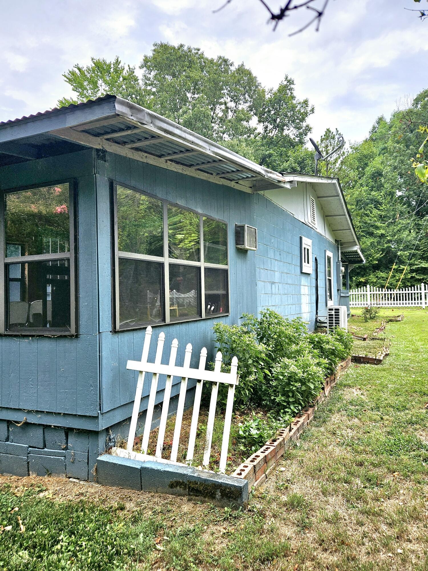 1262 Johnson Road Southeast Cleveland, TN 37323 - Photo 28 of 34 a house view with a garden space