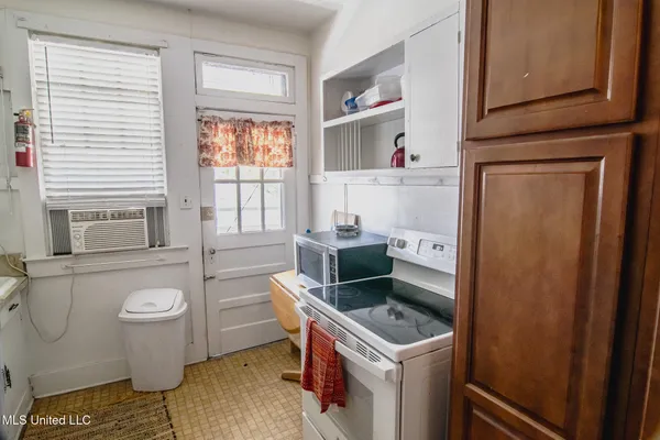 $900 | 803 North Congress Street, Unit D, Jackson, MS 39202