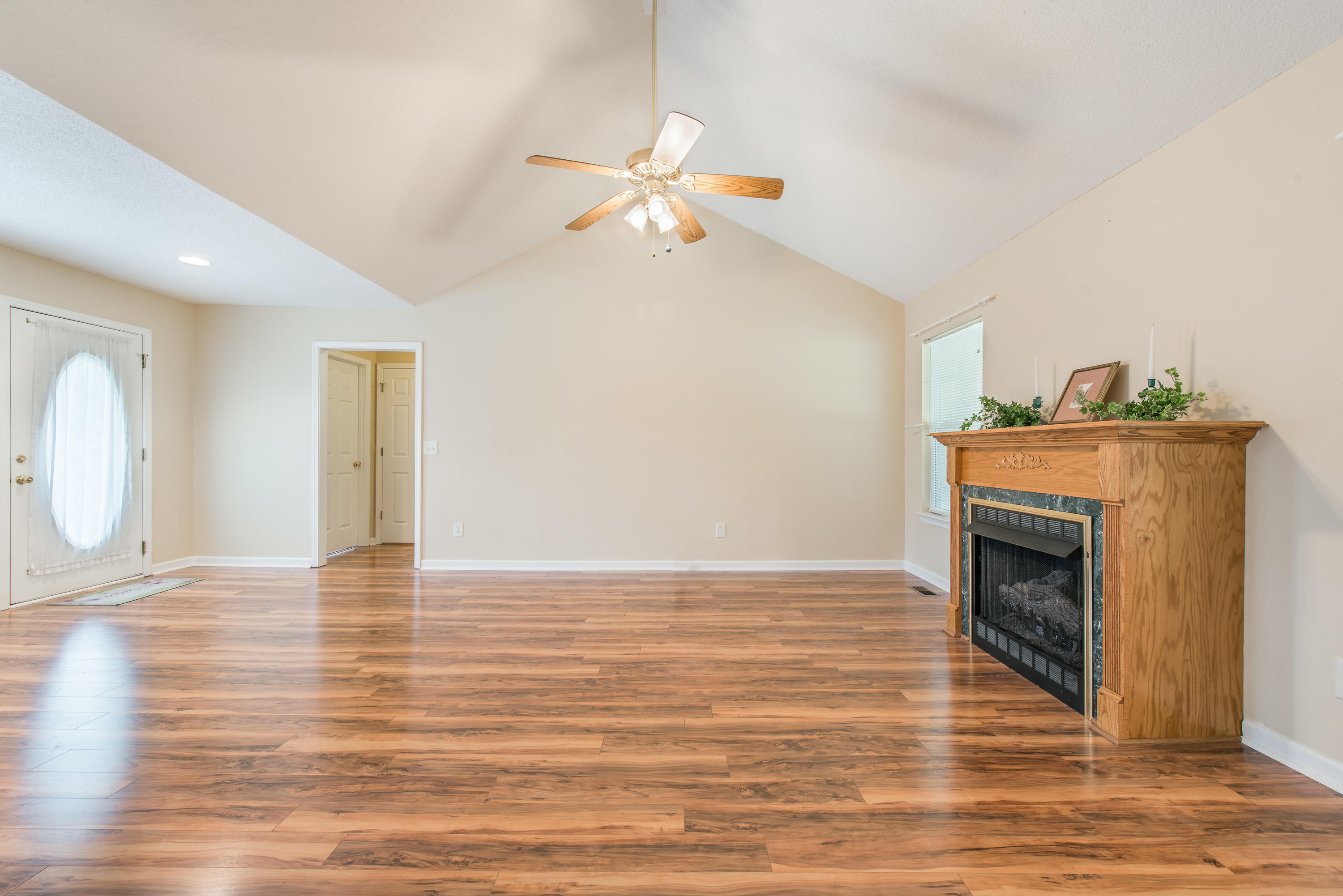 331 MacMillan Road Northeast Cleveland, TN 37323 - Photo 4 of 15 Living Room