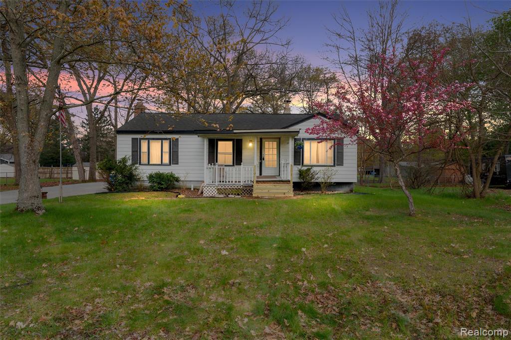 5711 Crescent Road Waterford, MI 48327 - Photo 38 of 39 Gallery Image 38