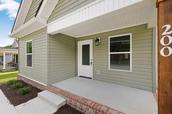 $1,895 | 200 Center Street, Portland, TN 37148