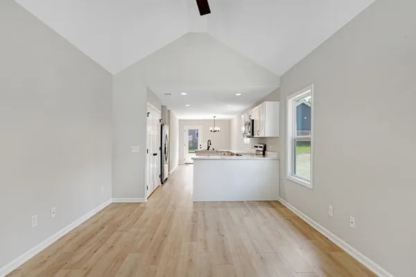 $1,895 | 200 Center Street, Portland, TN 37148