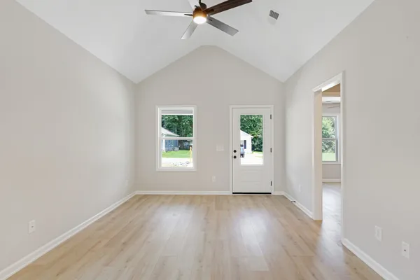 $1,895 | 200 Center Street, Portland, TN 37148