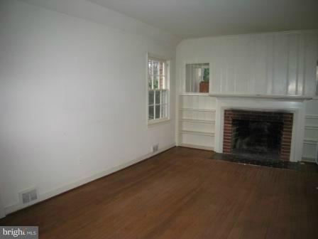 6645 Barr Road Bethesda, MD 20817 - Photo 11 of 21 Living Room