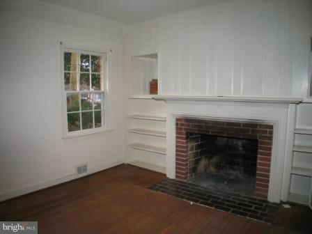 6645 Barr Road Bethesda, MD 20817 - Photo 16 of 21 Living Room