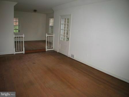 6645 Barr Road Bethesda, MD 20817 - Photo 7 of 21 Living Room