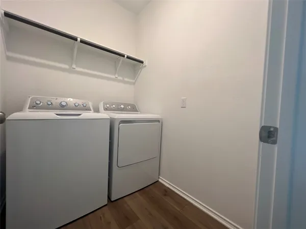 $1,950 | 13604 Menard Way, Elgin, TX 78621