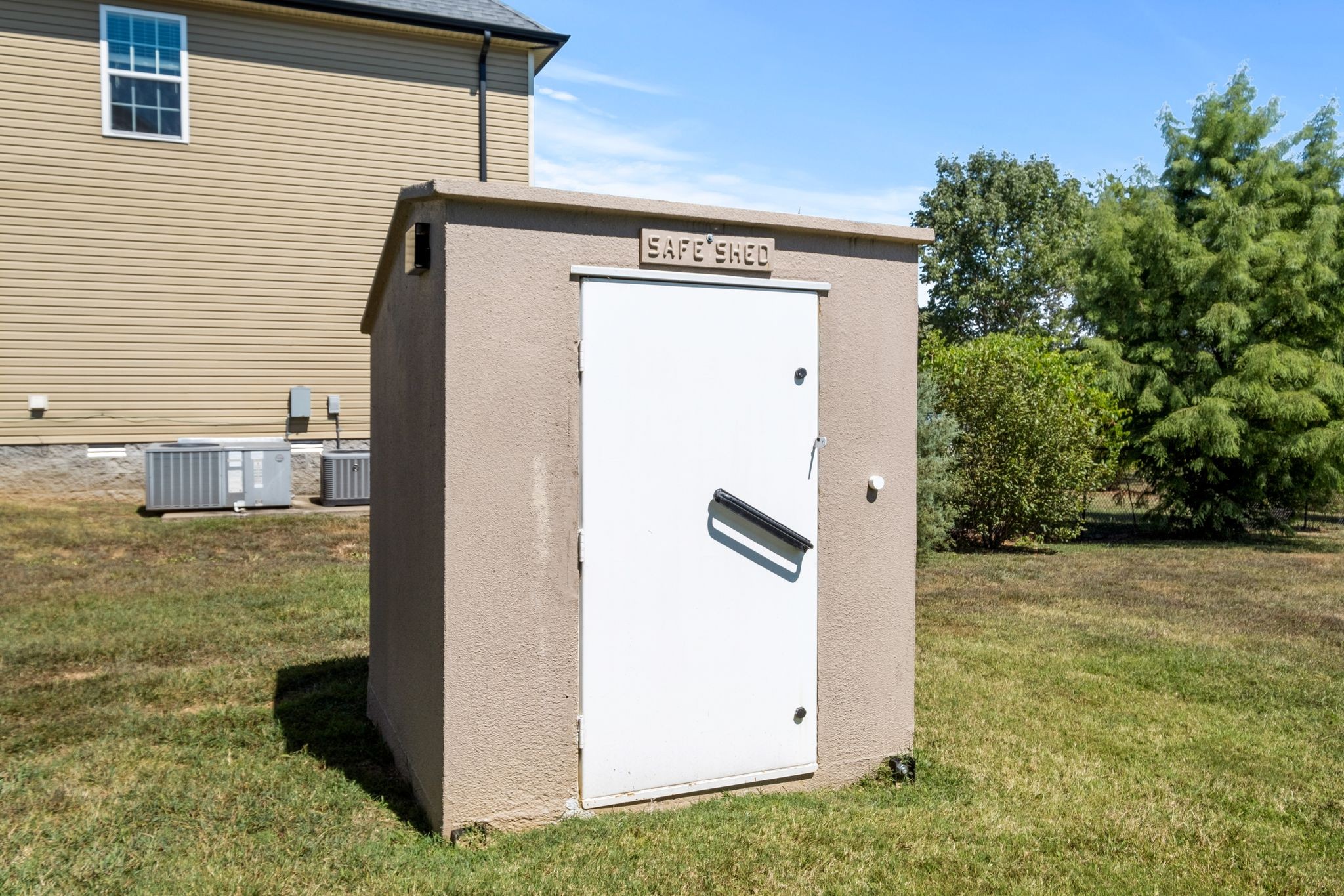 133 Sandi's Lane Palmyra, TN 37142 - Photo 34 of 38 a view of a storage house