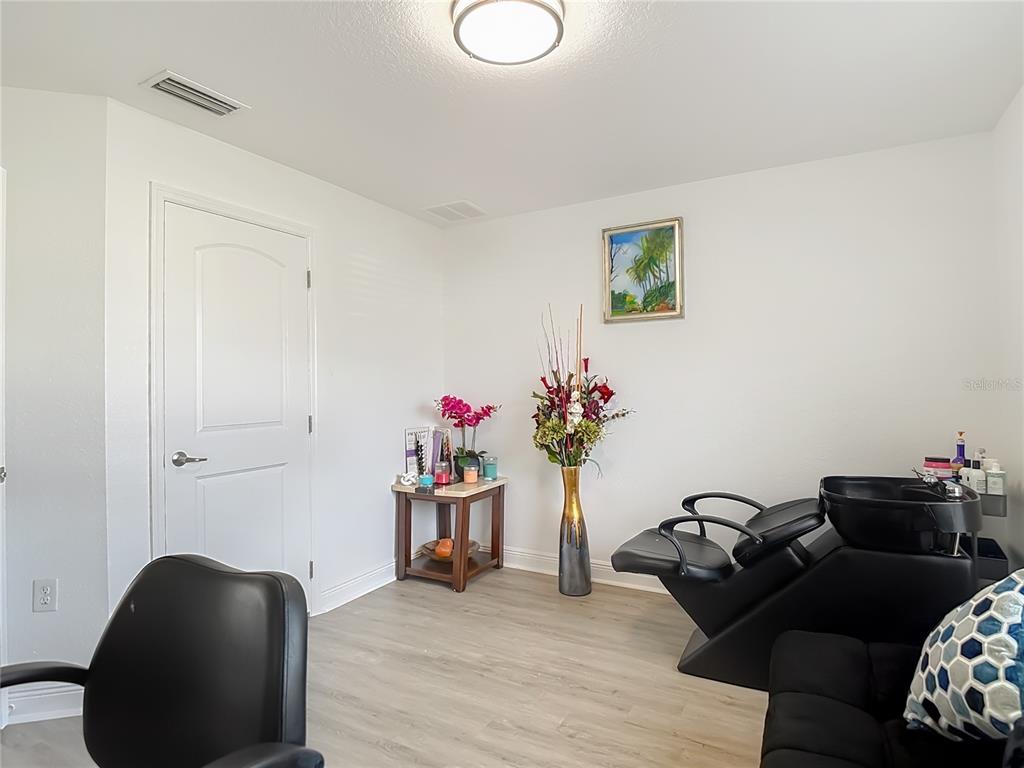 13108 Oneida Street Spring Hill, FL 34609 - Photo 25 of 62 a living room with furniture