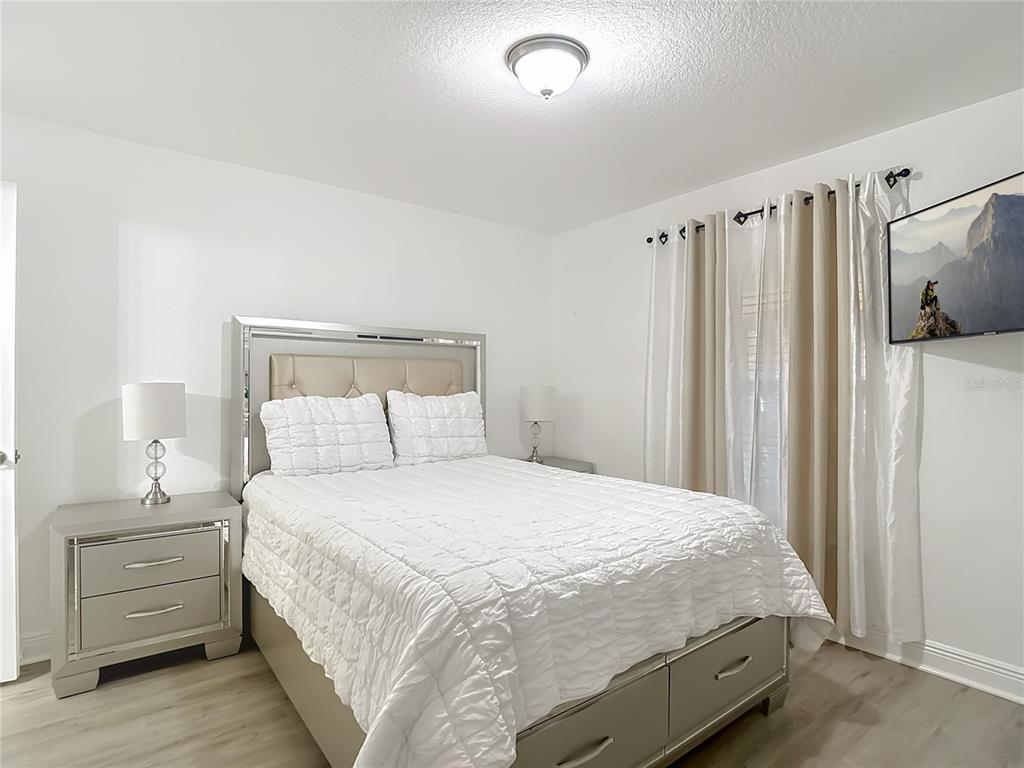 13108 Oneida Street Spring Hill, FL 34609 - Photo 40 of 62 a bedroom with a bed and a window