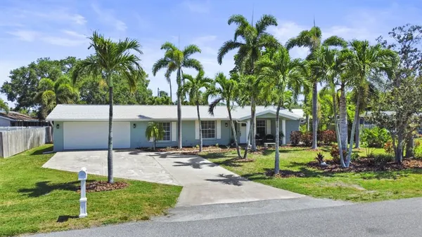 $678,000 | 10011 46th Avenue West, Bradenton, FL 34210