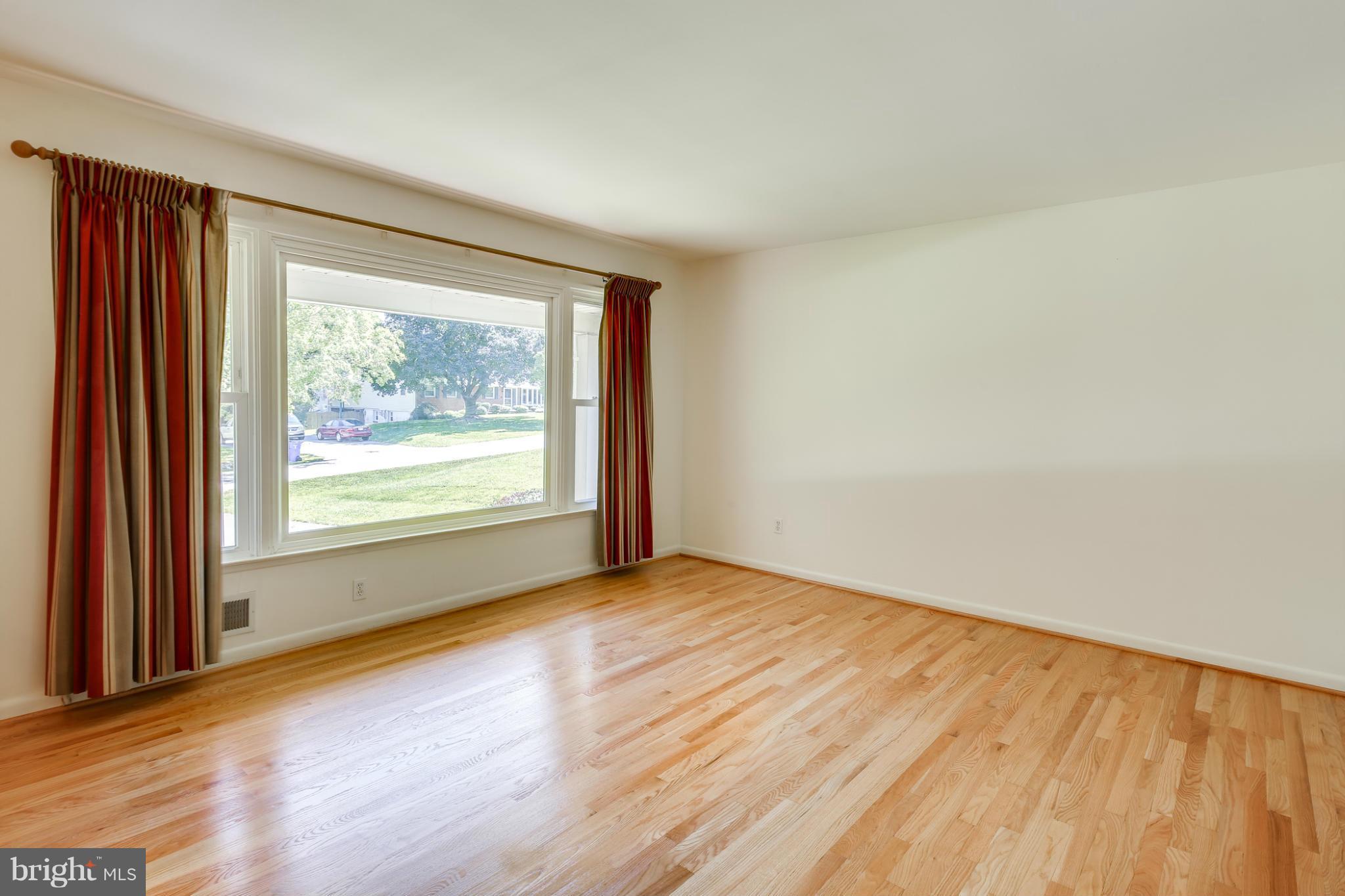 4038 High Point Road Ellicott City, MD 21042 - Photo 4 of 19 Living Room