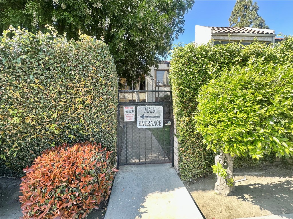 4501 Peck Road, Unit 63 El Monte, CA 91732 - Photo 5 of 21 a view of a pathway of the garden