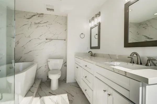 $674,900 | 2001 Holcombe Boulevard, Unit 2706, Houston, TX 77030