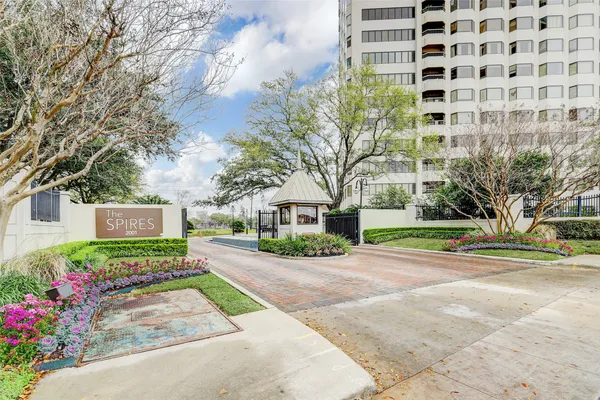 $674,900 | 2001 Holcombe Boulevard, Unit 2706, Houston, TX 77030